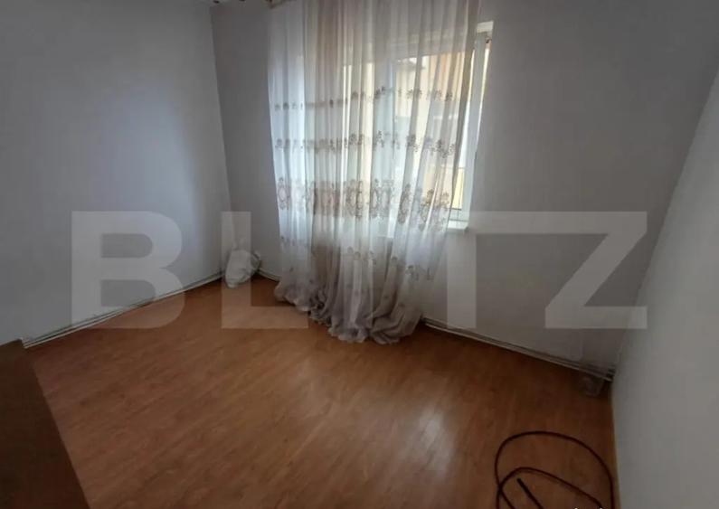 Apartament de vanzare, cu 3 camere, 70 mp, zona Revolutiei - 1
