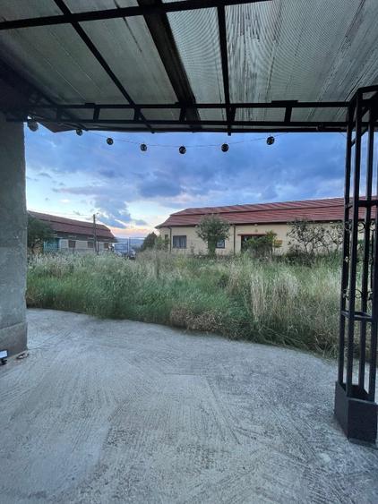 Vând  Casă de vânzare pe două niveluri, independentă, 184 mp la parter, cu mansa - 11