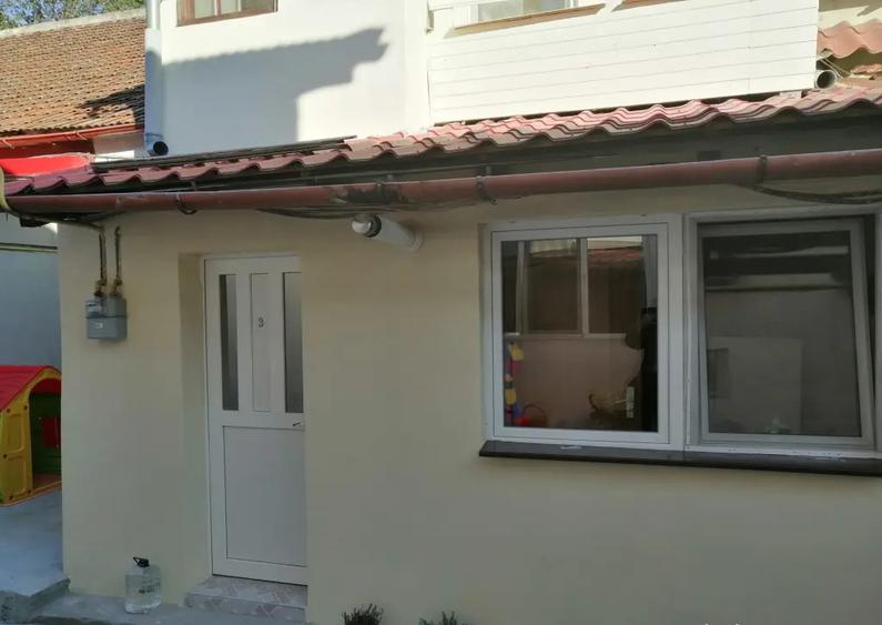 Apartament la casa 2 camere curte comuna 5min. centru - 1