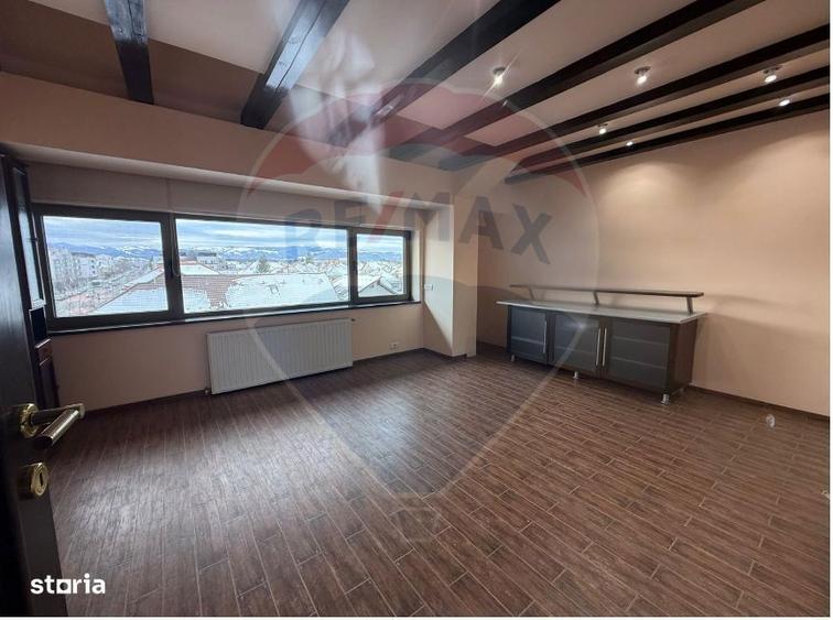 Spa?iu de birou luminos in cladire moderna-Inchiriere - 4