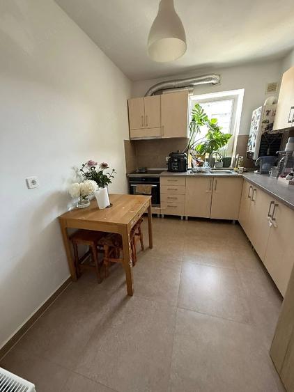 Apartament cu 2 camere decomandat în Tractorul
