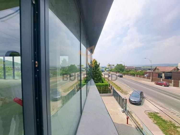 Cladire comerciala situata la drum intens circulat, 1365 mp utili + 20 parcari - 22