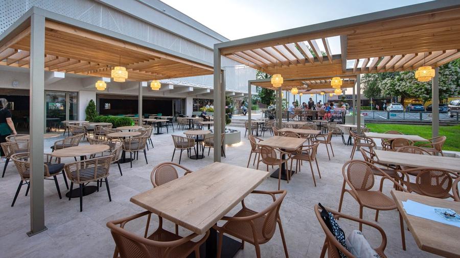 De inchiriat restaurant cu terasa si bowling pe Litoral Jupiter, 100 m de plaja - 1