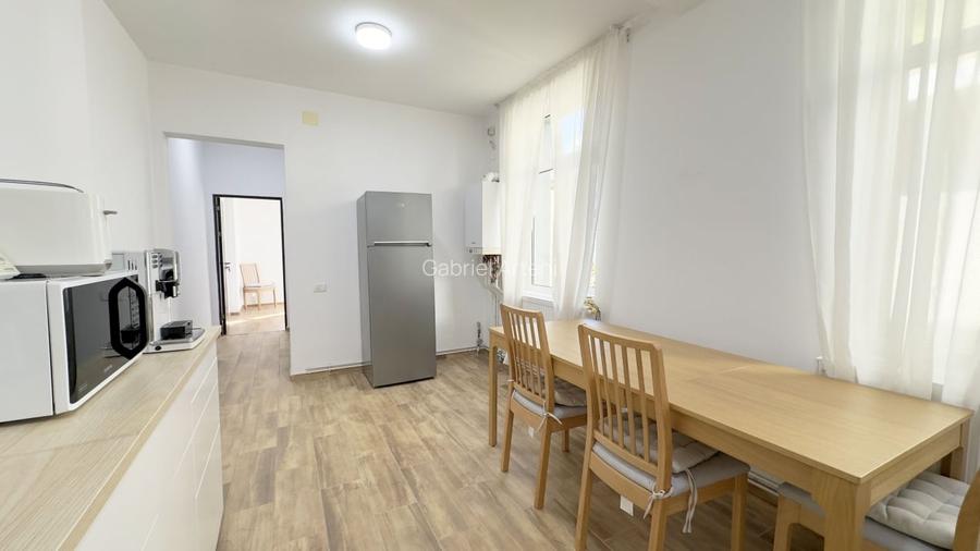 Doua apartamente la pret de unul!