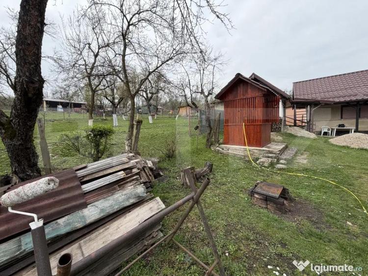 Casa cu 3 camere in suprafa?a de 80 mp ?i un teren de 2 - 12