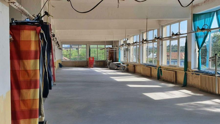 Spatiu 400mp Etaj 1 Optasi (35km Pitesti) pret de garsoniera 29.000 - 5