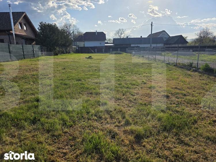 Teren intravilan imprejmuit la Ghidfalau - 1