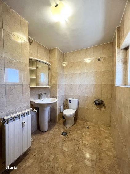 Apartament cu 4 camere în Văcăresti