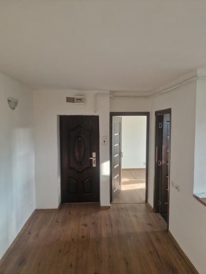Inchiriez apartament 2 camere decomandat Zona Precista - 1