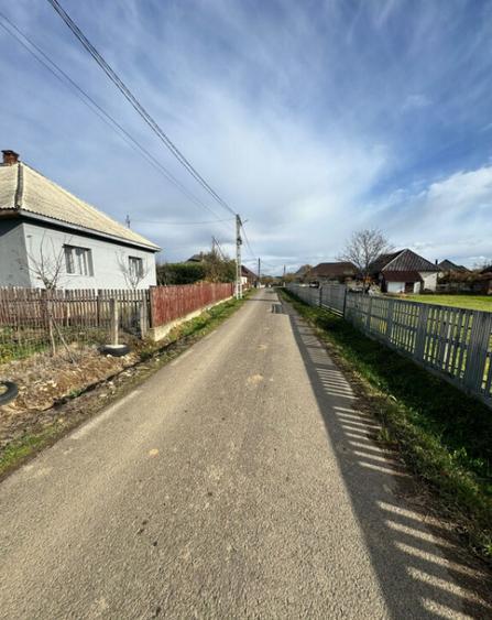 Teren pentru constructie ,20 ari,pozitie excelenta la drumul - 2