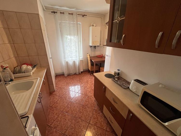 Inchiriez apartament 2 camere Targu Mures, zona Pandurilor, etaj 3 - 5