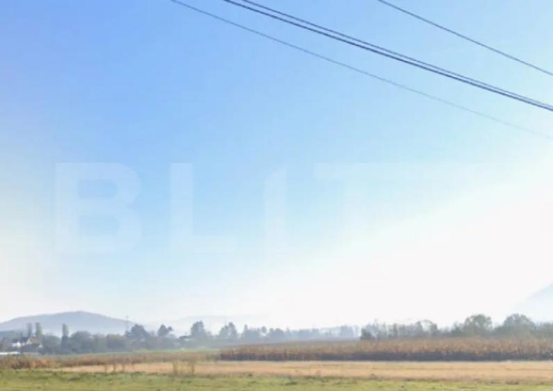 Teren generos in Crainimat, acces direct la DN17 (54 m desc - 1