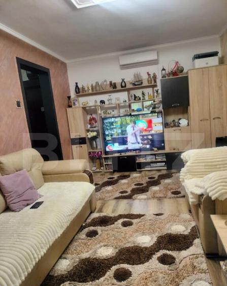 Apartament de vanzare, cu 2 camere, spa?ios ?i complet ren - 2