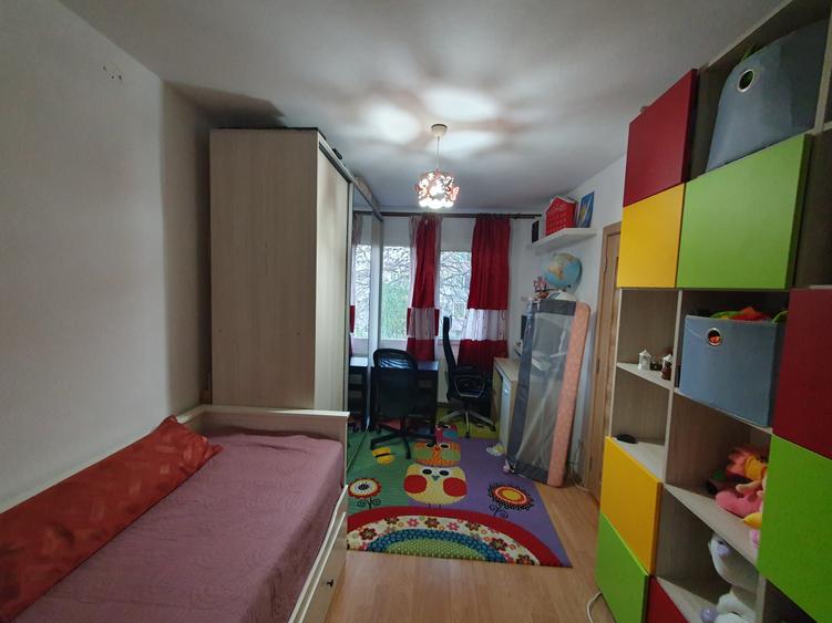 Uranus, 2 camere, etaj 3, comision 1%, 90000 euro - 1