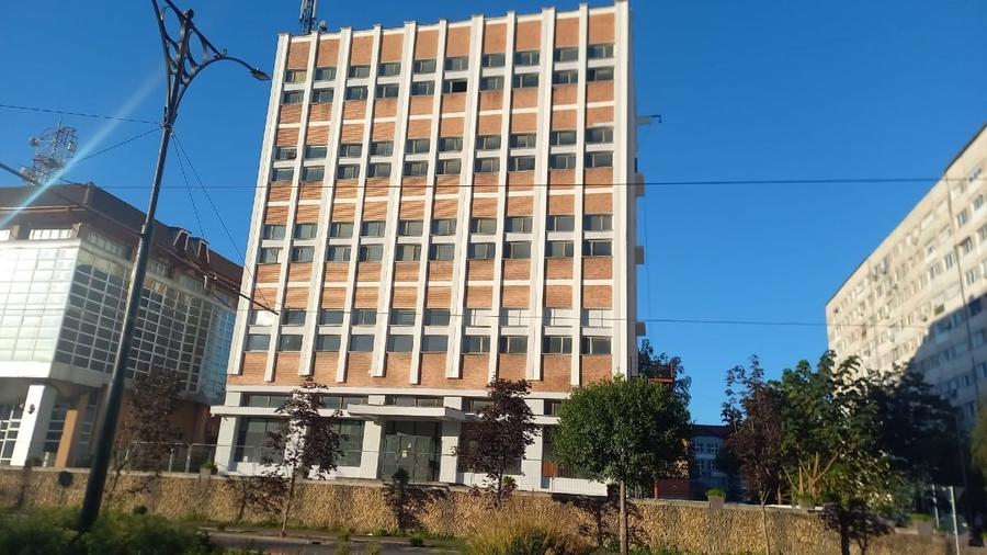 Clădire comercială cu 4 etaje de închiriat BD.Republicii, în Reșița, Caraș-Sever - 5