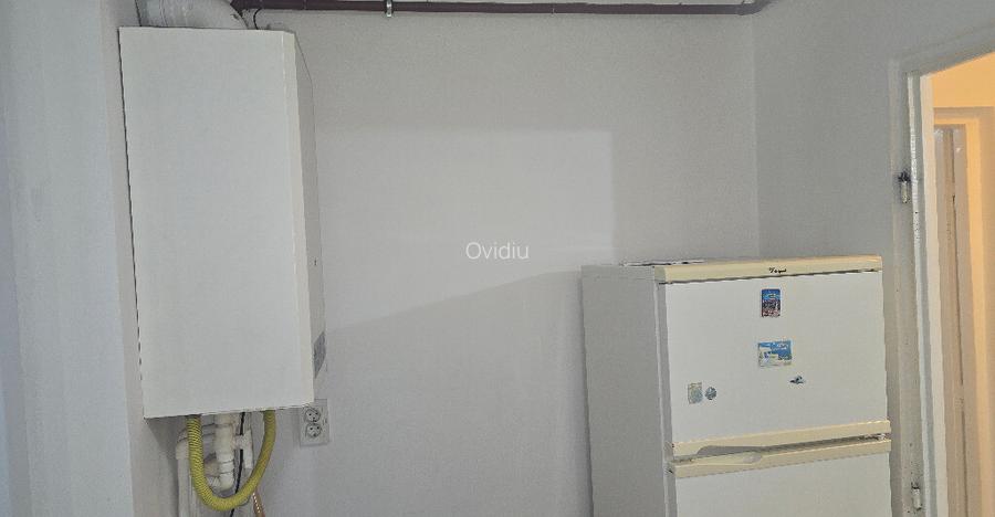 Vand sau inchiriez garsoniera in Deva, zona Dacia, etaj 2, mobilata