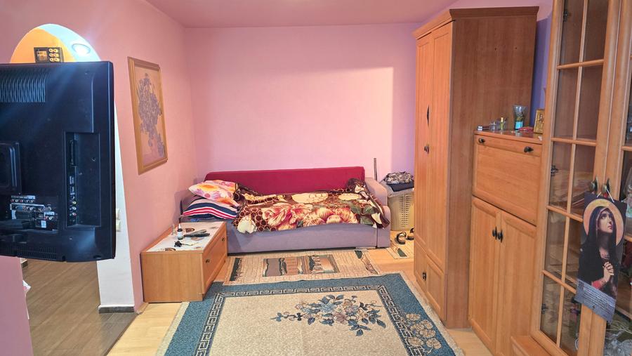 Vand apartament 3 camere semidecomandat in Deva, zona Micro 15, etaj 3, - 4