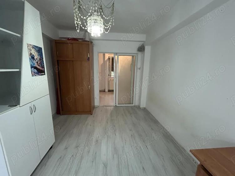 Vand apart.3 cam.ultracentr.,B-dul V.Milea,langa Tribunal,st.68 mp.bloc caramida,et.3 - 7