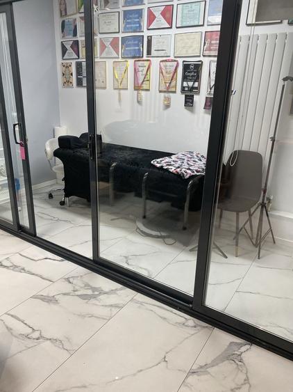 Vand spatiu comercial amenajat complet ptr salon de imfrumutesare - 1