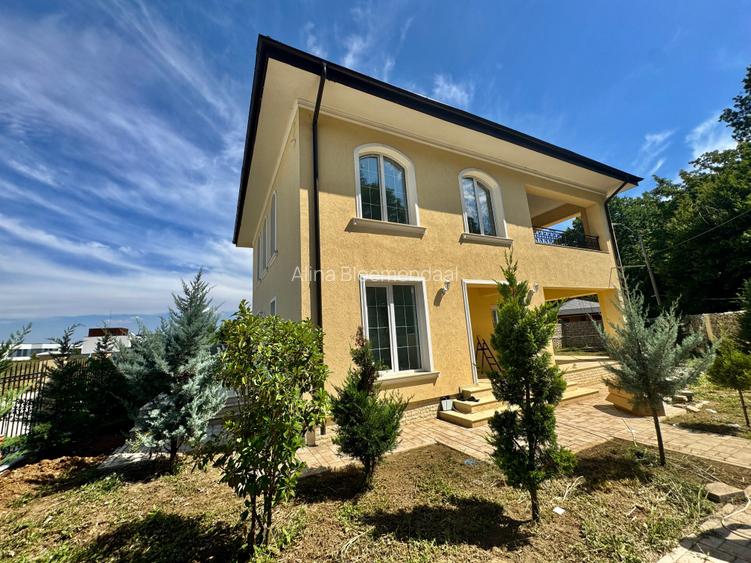 Tunari Central 5 camere -curte cu ieșire in pădure strada privata