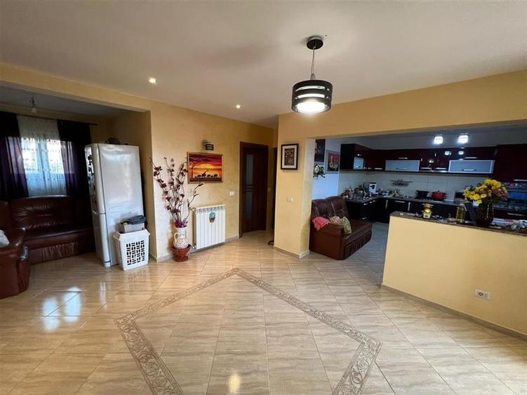 Casa P+1 de vanzare in Vanatori ! - 1