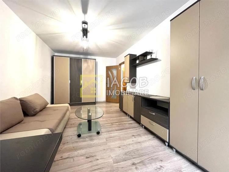 Apartament, str. Bicaz, 3 camere decomandate, etaj 1 - 9