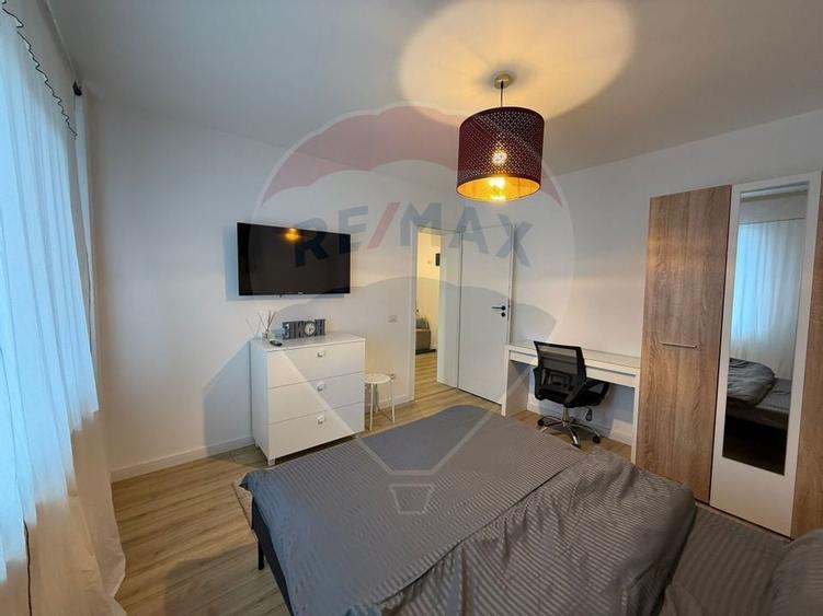 Apartament cu 2 camere de închiriat în zona 1 Mai - 13
