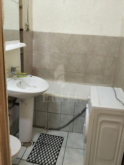 Garsoniera în zona LA TERENURI - 6