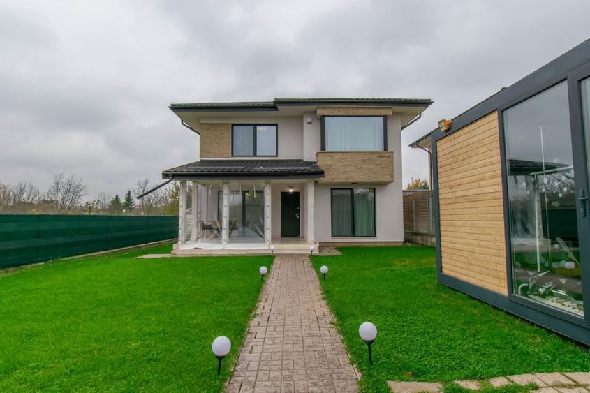 Vilă modernă cu vedere la lac, minicomplex inchis - 9