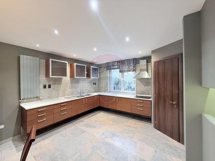 Casă / Vilă de închiriat în  Buna Ziua - 3