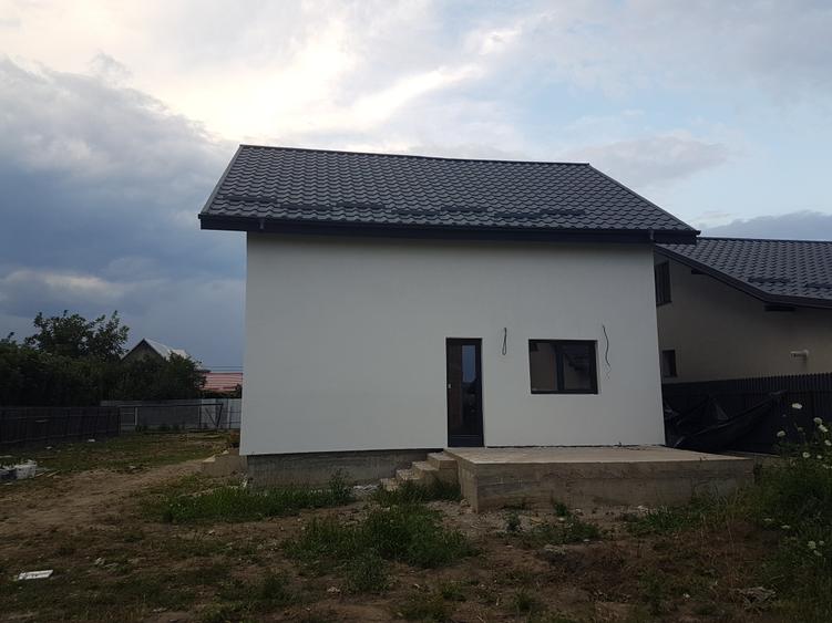 Casa noua, P+E, 5 camere, 2 bai, terasa, teren 400mp, in Lilieci, strada Rozelor - 26