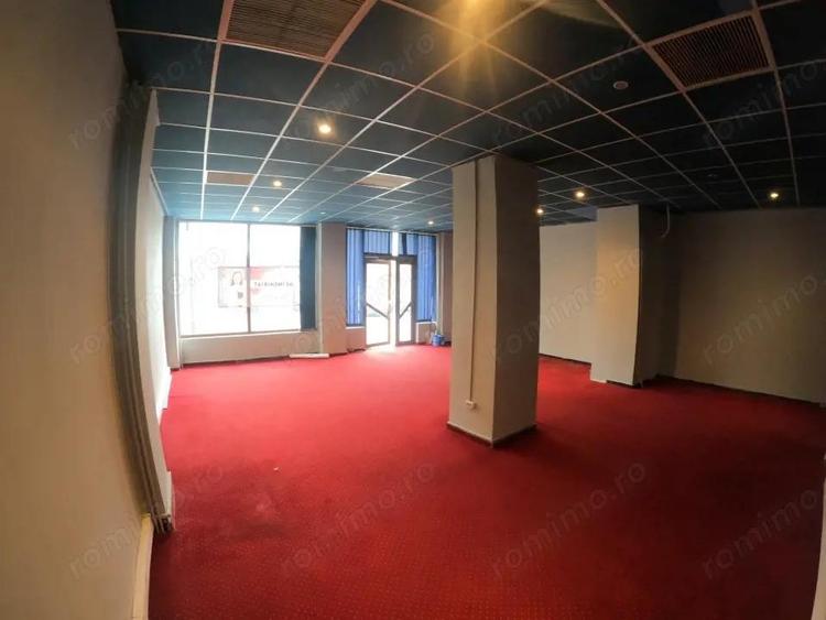 Spa?iu Comercial de Inchiriat 70 mp, Fa?ada din Sticla, Zona Centrala! - 2
