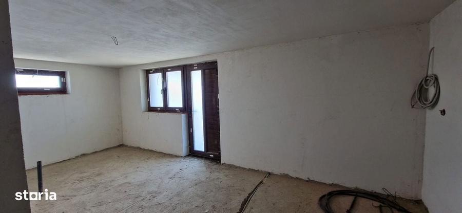 Vand vila la rosu cu teren 2700mp - 5