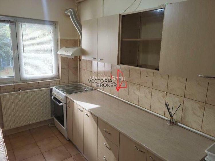 3 camere decomandate, et.1, bloc reabilitat, 2 bai, Basarabia- Cernauti 3 camere decomandate, et.1, bloc reabilitat, 2 bai, Basarabia- Cernauti