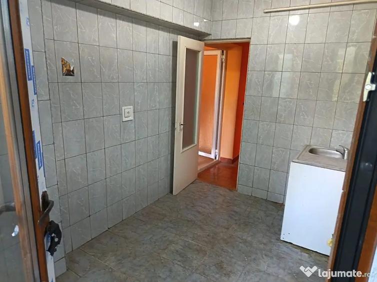 De vanzare apartament cu 2 camere, et. 2, Micro 13, 53.00... - 4