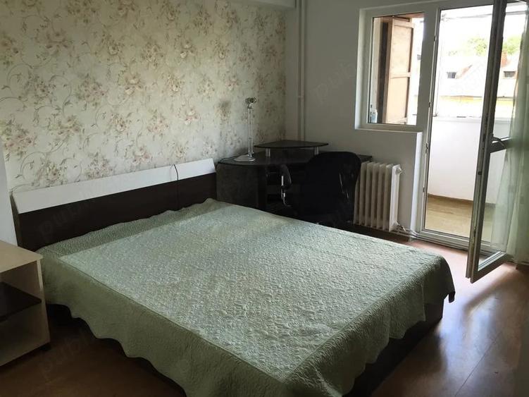 Apartament cu 3 camere decomandat în Independenței