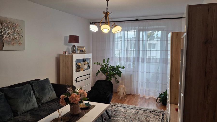 Apartament cu 2 camere decomandat în Livezeni