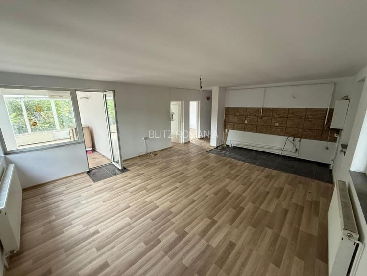 Apartament 3 camere, in casa tip vila, cu terasa extinsa, gradina + parcare