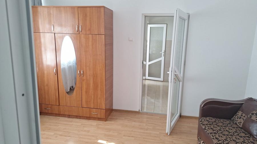 Inchiriez apartament 2 camere - 3