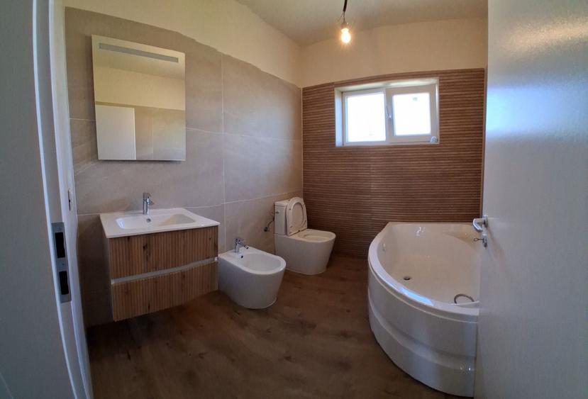 Proprietar vand jumatate de Duplex - 6