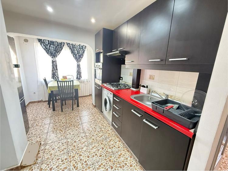 Chirie apartament 2 camere Dallas etaj 3/4 - 1