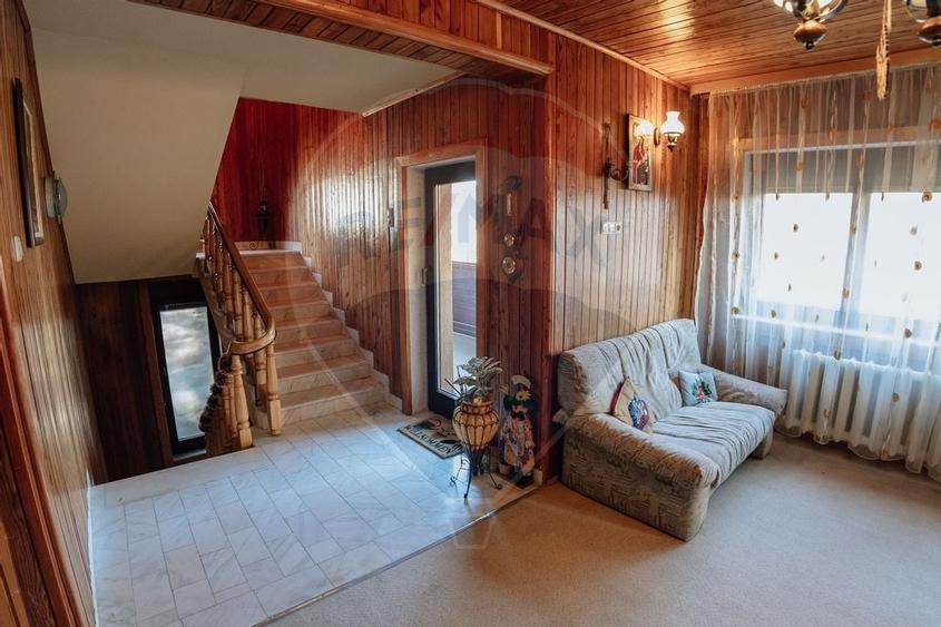 Casa / Vila in zona Gura Humorului - 11