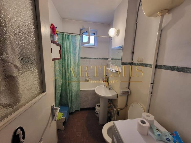 Apartament de 3 camere, decomandat, 60 mp., zona Independentei - 8