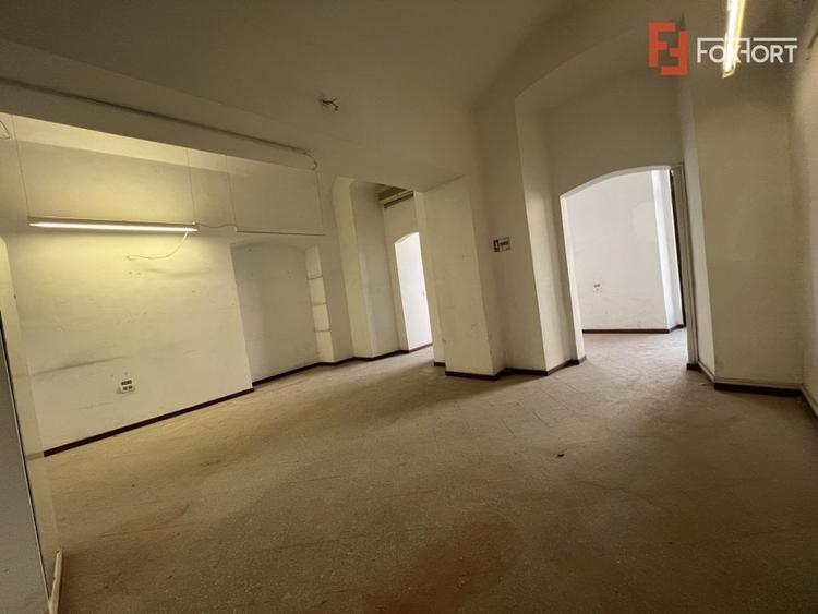 Spatiu comercial, Parter + Demisol, 200 mp, in Piata Libertatii - 7