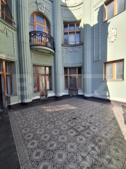 Spa?iu comercial 160 mp + terasa 40 mp, langa Pia?a Sfatului Centrul Istoric - 1