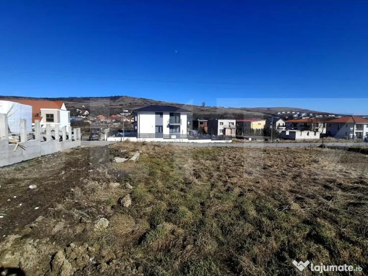 Teren construibil -556 mp situat in Chinteni in zona de ca - 1