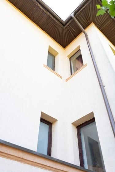 Se vinde impresionanta vila cu 10 camere plus teren in centru Ploiești - 10