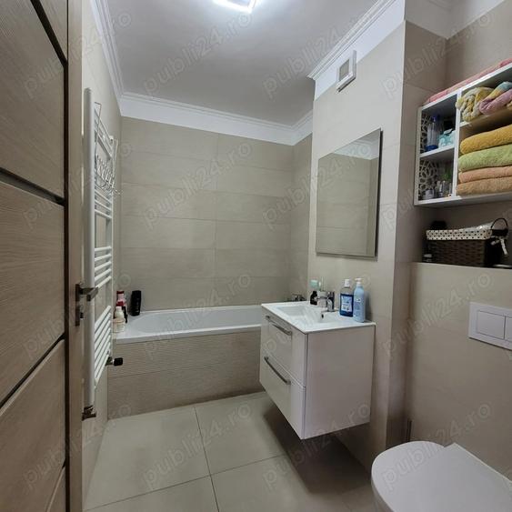 Apartament decomandat cu 3 camere + parcare , Adora Park Arad - comision 0 - 8