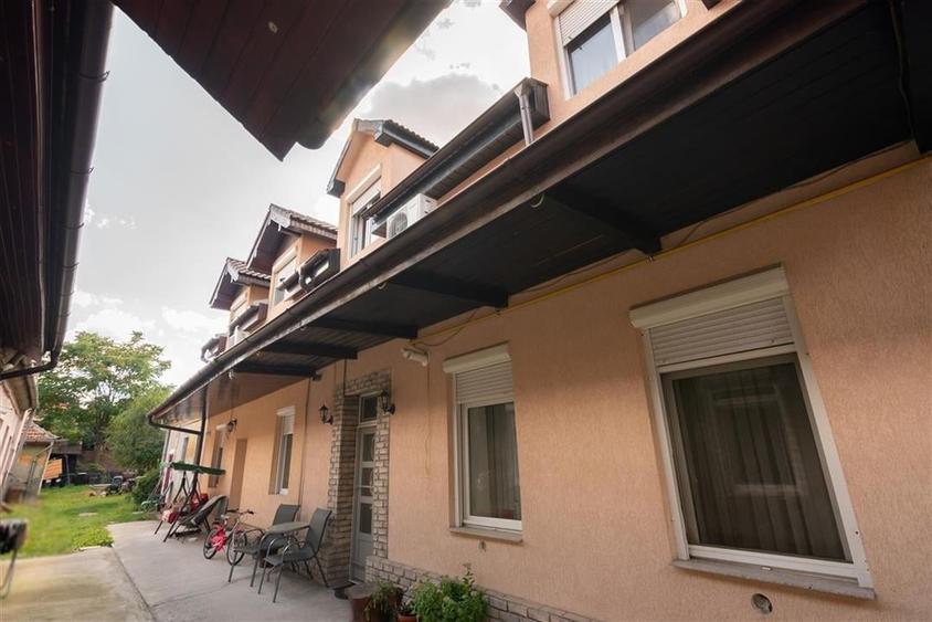 RECO Casa cu 3 Camere la Curte Comuna, Central, Oradea - 1