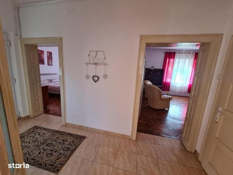 Casă cu 3 camere în Central